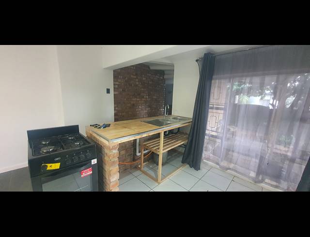 1 BEDROOM FLAT TO LET IN HEIDELBERG CENTRAL